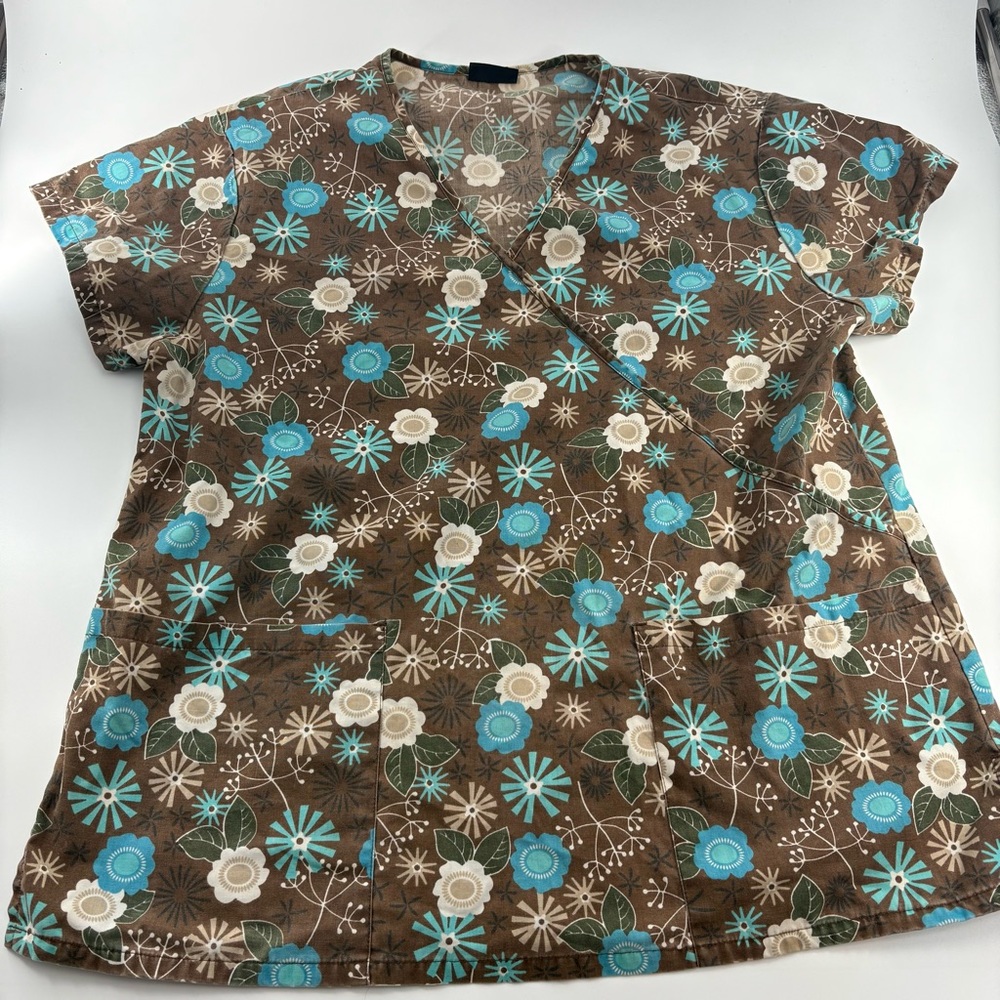 Absolute Floral Scrub Top